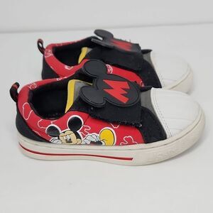 Mickey Mouse sneakers with Velcro closure.